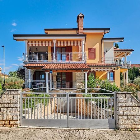 Haus Ana Apartment Porec Exterior photo