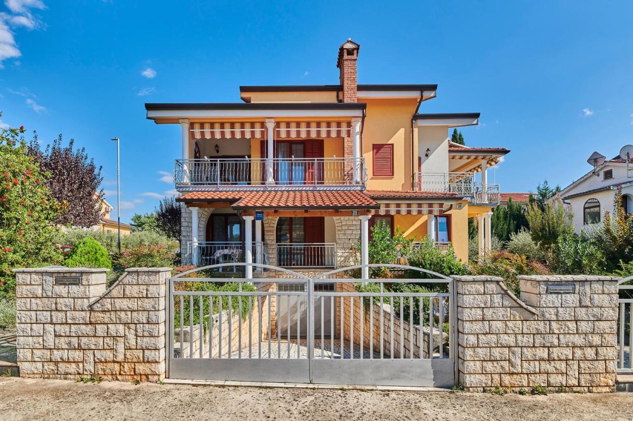 Haus Ana Apartment Porec Exterior photo