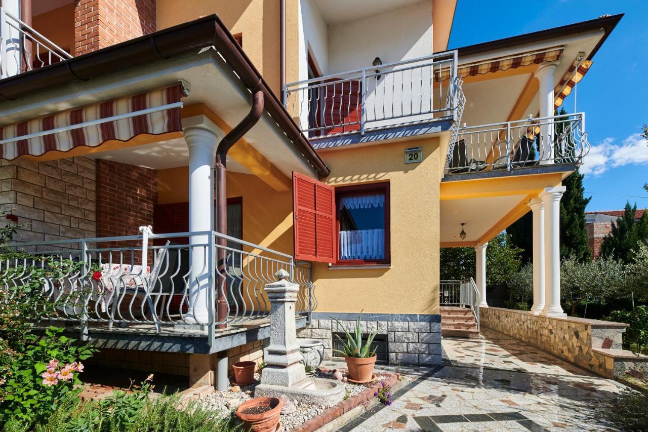 Haus Ana Apartment Porec Exterior photo